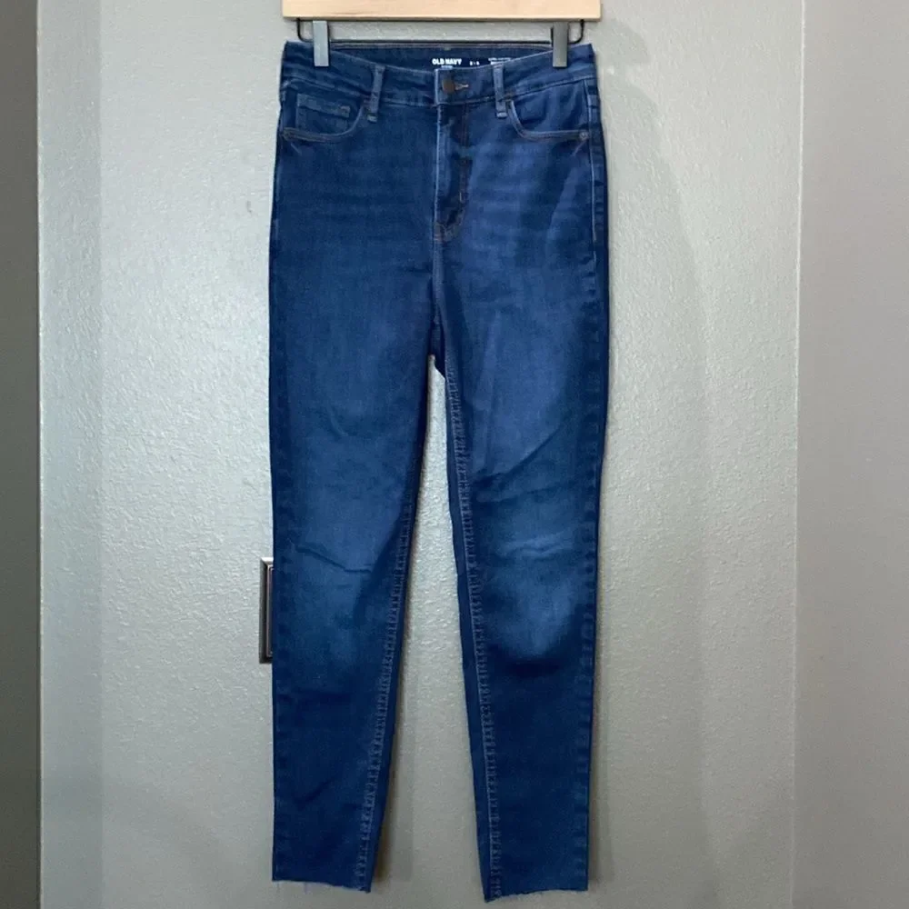 old navy forever fit 36 Cher Dark Denim Wash raw hem Skinny Jeans